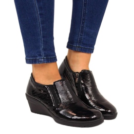 Lakkozott bőr cipő Helios W 389 fekete Lakkozott bőr cipő Helios W 389 fekete