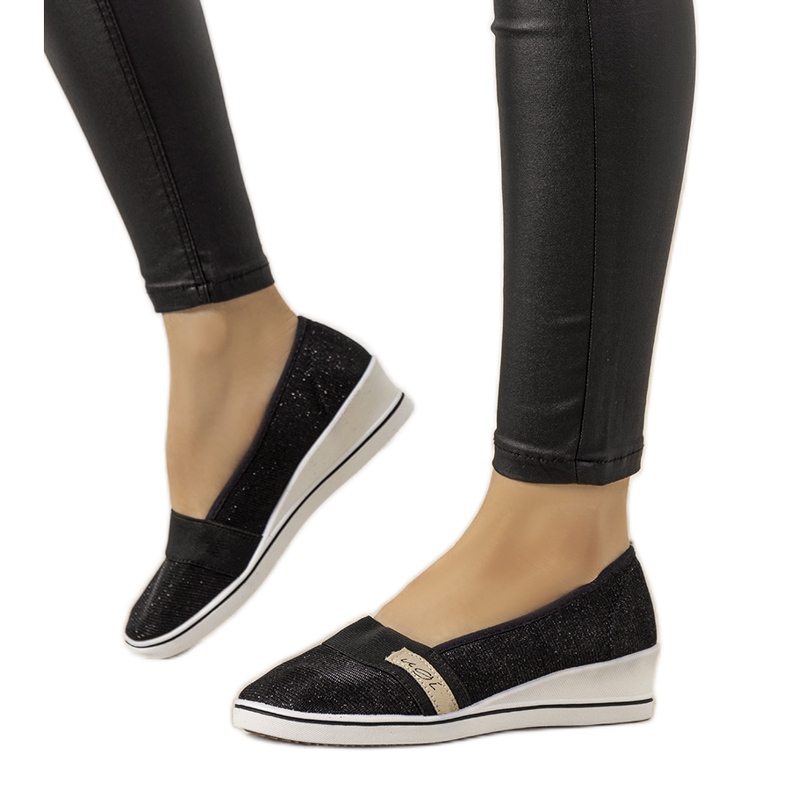 Fekete ékszeres tornacipő a Burris márkától