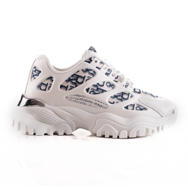 TRENDI Fehér cipők a platformon