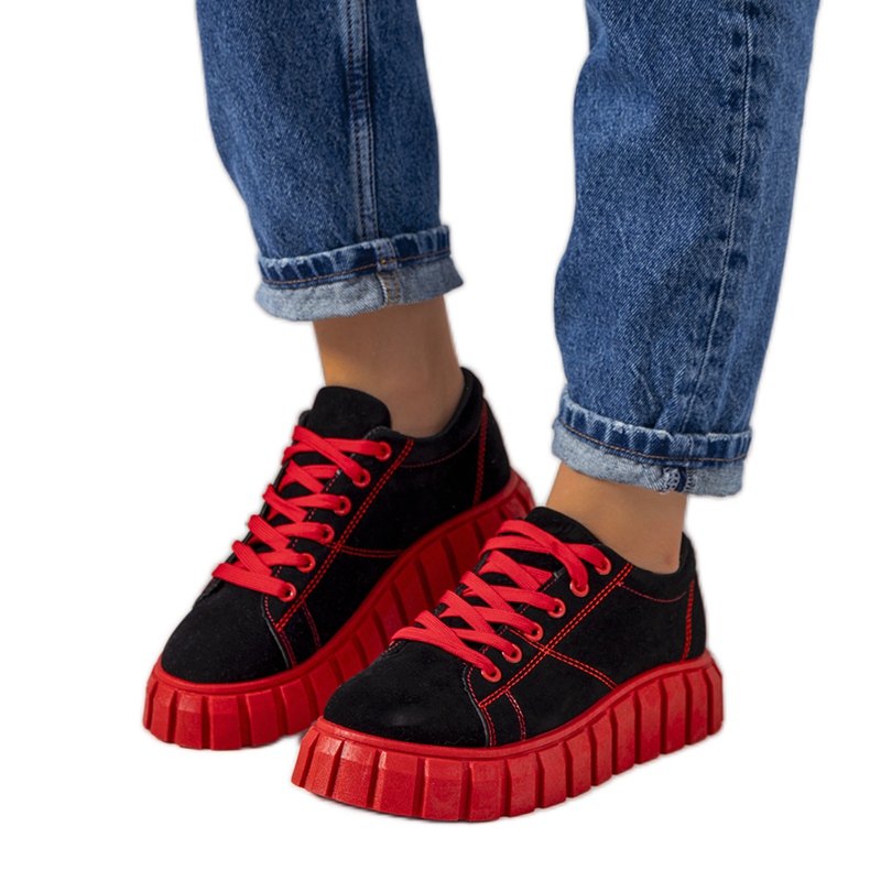 Fekete tornacipő vastag Liane talppal piros Fekete tornacipő vastag Liane talppal piros