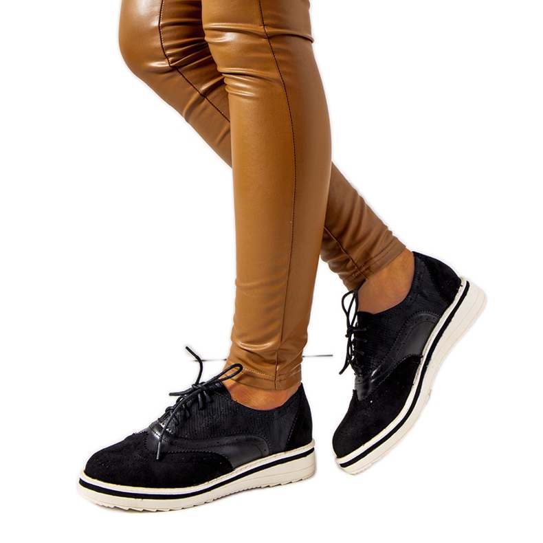 Fekete oxford női cipő a Beco márkától