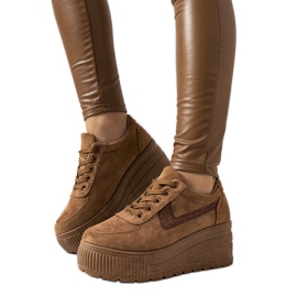 Barna tornacipő magas növényi talppal