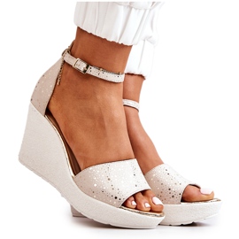 Női szandálok Laura Messi 2389 bézs színű aranysárga Női szandálok Laura Messi 2389 bézs színű aranysárga