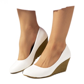 Fehér szivattyúk az éken Unies ekru