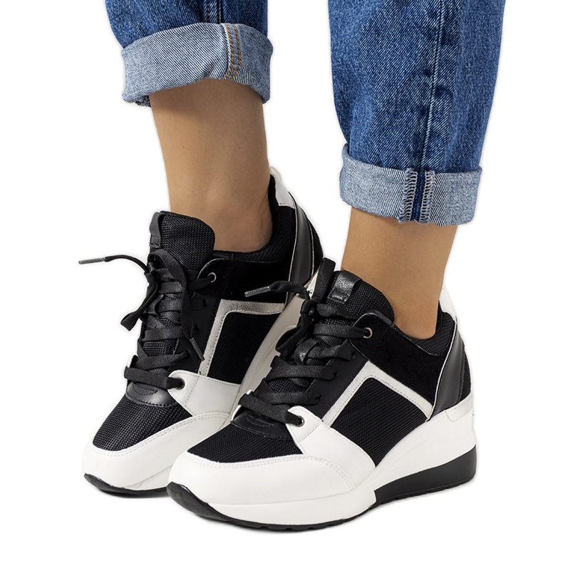 Fekete-fehér tornacipő a Lockett éken