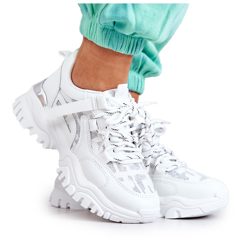 FB2 Cipők egy masszív talpon. Fehér az Ön stílusa