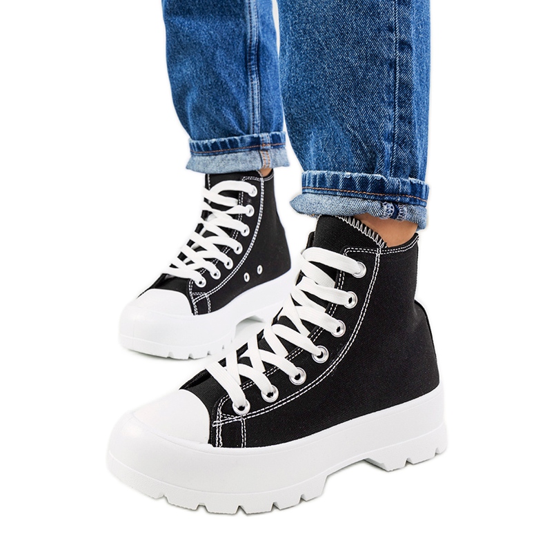 Fekete tornacipő magas Berrios talpon