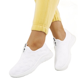 Abby fehér edzőcipői