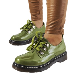 Zöld lakkozott cipő a Kristina-tól