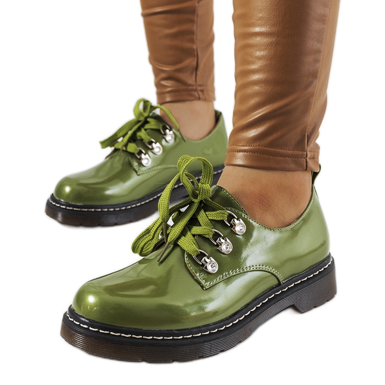 Zöld lakkozott cipő a Kristina-tól