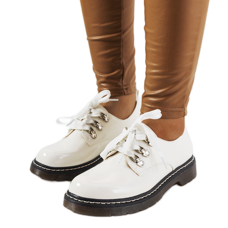 Kristina fehér lakkozott cipő