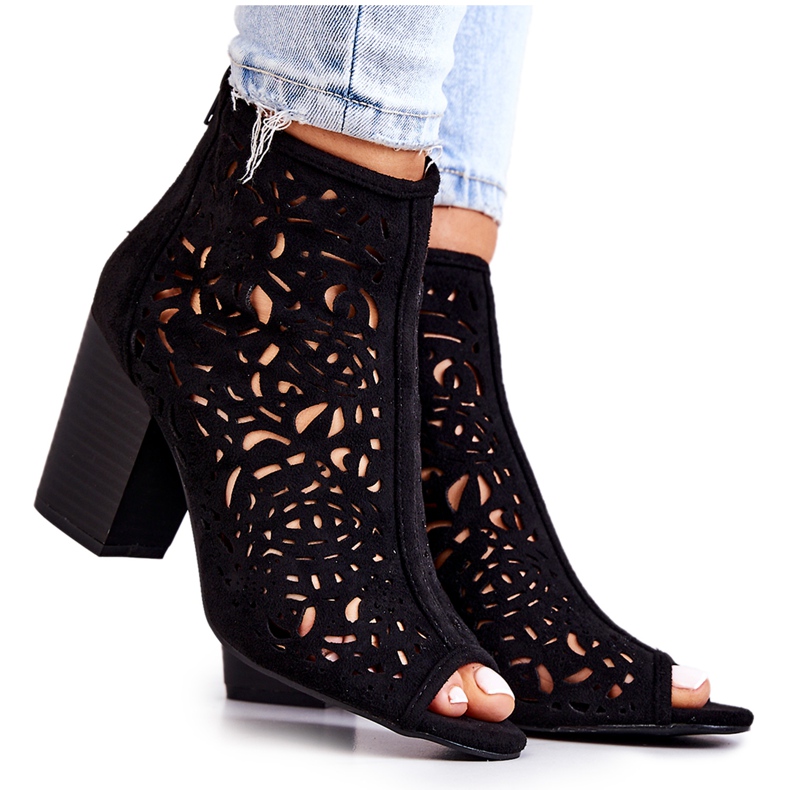 FB1 Fekete áttört csizma Egy Post Bretagne-ban FB1 Fekete áttört csizma Egy Post Bretagne-ban