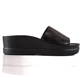 Goodin Fekete papucs a platformon Goodin Fekete papucs a platformon