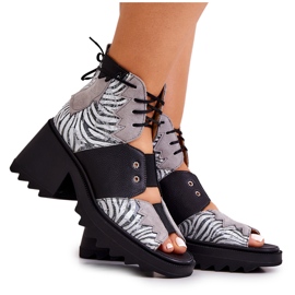 Maciejka 05321-03 Szürke és fekete bőrcipő ezüst