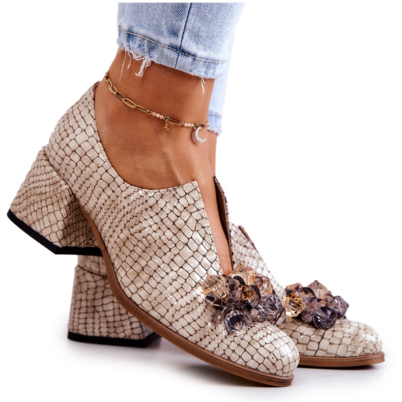 PA2 Elegáns bőr magassarkú bézs Delaver díszítéssel