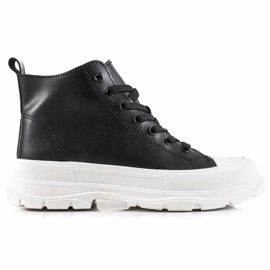 TRENDI Magas fekete tornacipő