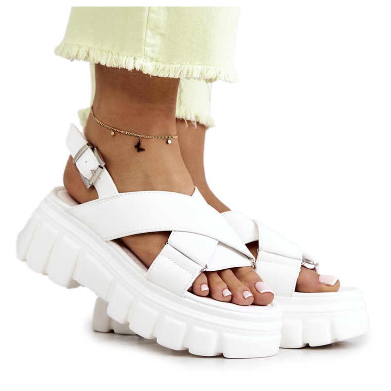 PE1 Bőr szandál Az emelvényen Fehér Betti