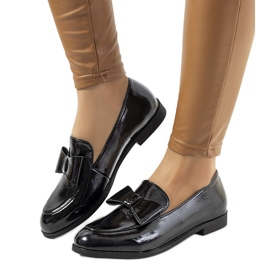 Fekete, lakkozott női cipő Flora