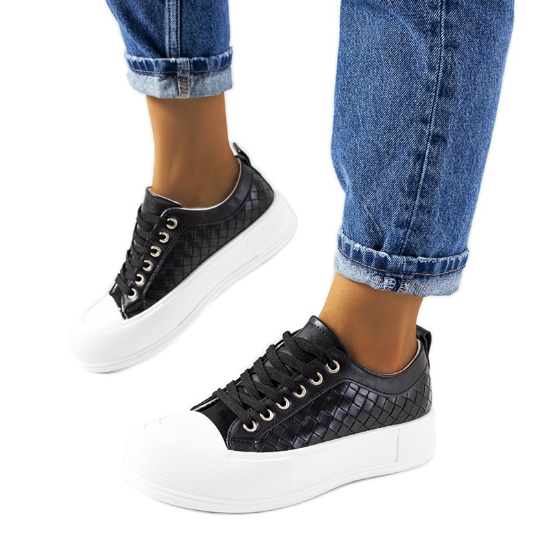 Fekete tornacipő vastag Luther talpon