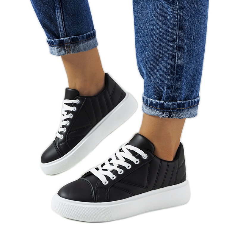 Fekete tornacipő vaskos Matthew talppal