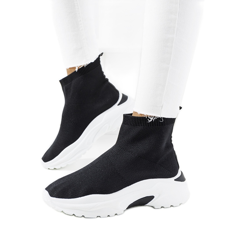 Fekete magasszárú tornacipő