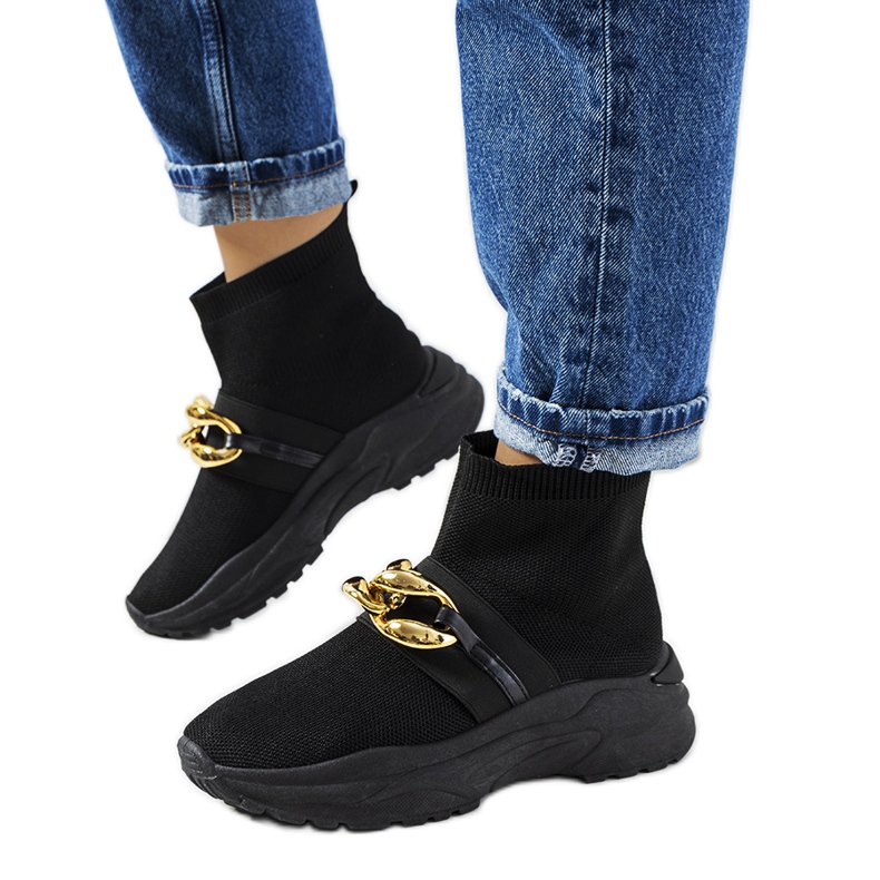 Fekete magasszárú tornacipő a Martintól