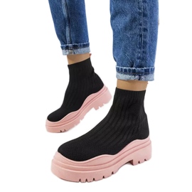 Fekete és rózsaszín magasszárú tornacipő a Marks-tól Fekete és rózsaszín magasszárú tornacipő a Marks-tól