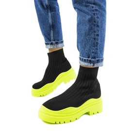 Fekete-zöld magasszárú tornacipő a Marks-tól Fekete-zöld magasszárú tornacipő a Marks-tól