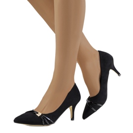 Fekete pumpák Lamond sarkon