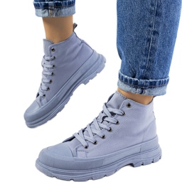 Kék bokáig érő tornacipő a Boyes platformon Kék bokáig érő tornacipő a Boyes platformon