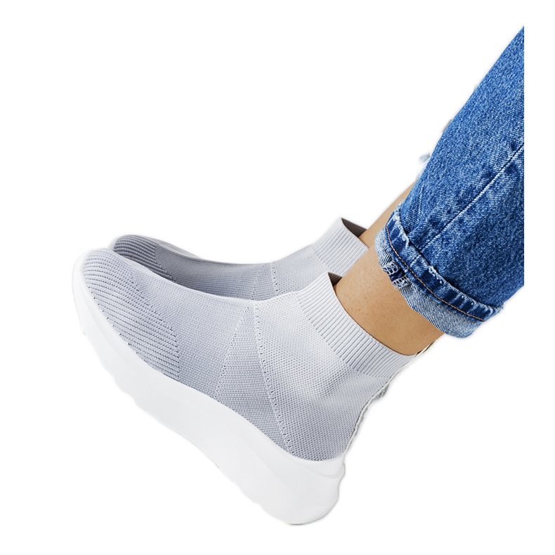 Szürke magasszárú tornacipő a Jennifertől