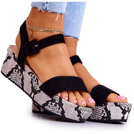 FW1 Velúr szandál a Fekete-fehér Sariah Platformon FW1 Velúr szandál a Fekete-fehér Sariah Platformon