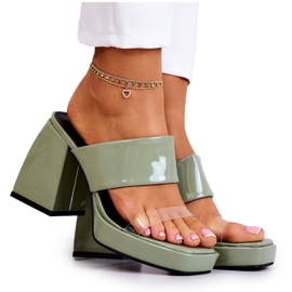 FM1 Lakkozott Papucsok Egy Seattle-i Zöld Bárban FM1 Lakkozott Papucsok Egy Seattle-i Zöld Bárban