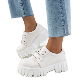 Sallie fehér cipő traktortalpon