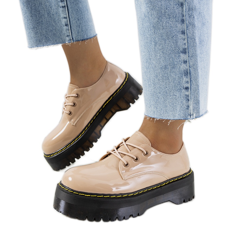 Bézs színű cipő magas Hooper talppal