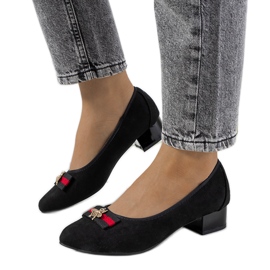 Fekete pumpák Vijver csokornyakkendővel