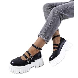 Fekete cipő traktortalpon a Jonelltől