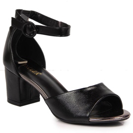 Fekete szandál a Vinceza W JAN96A poszton