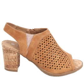 Áttört szandál az Assia Camel poszton barna