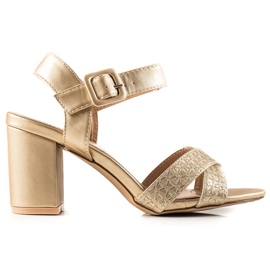 Encor Arany szandál egy bárban aranysárga Encor Arany szandál egy bárban aranysárga