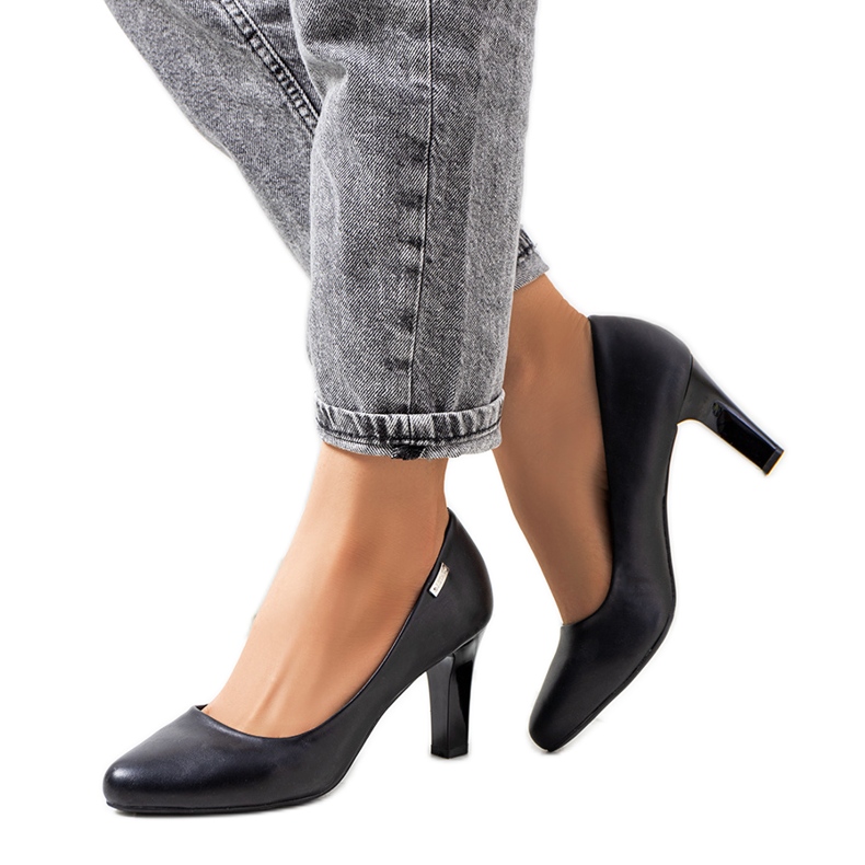 Fekete pumpák egy Giessen-sarkon