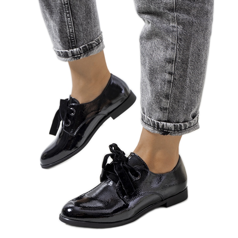 Munter fekete lakkozott cipő