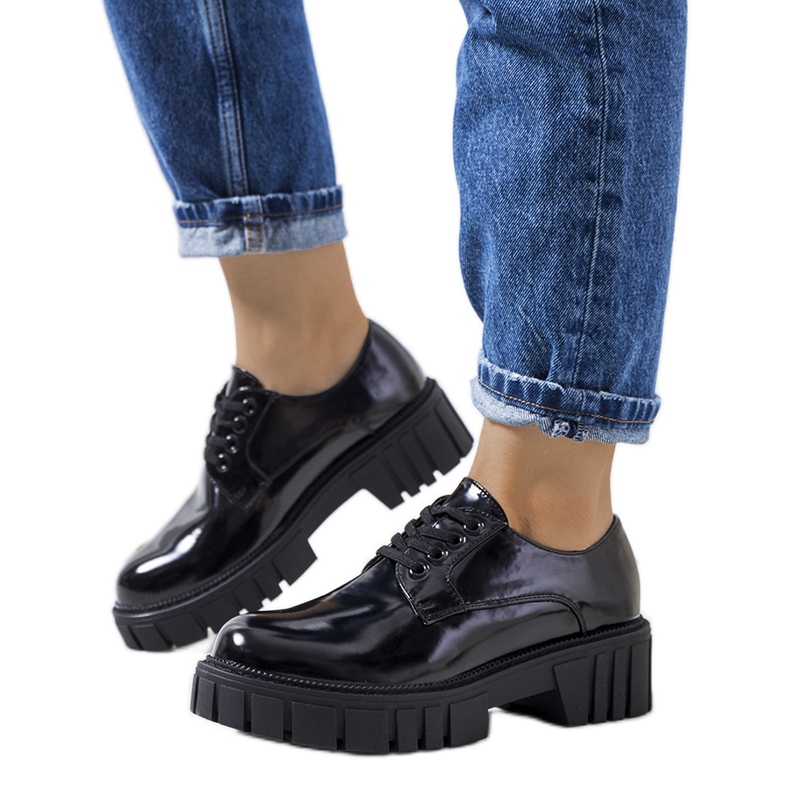 Fekete lakkozott Cardero cipő