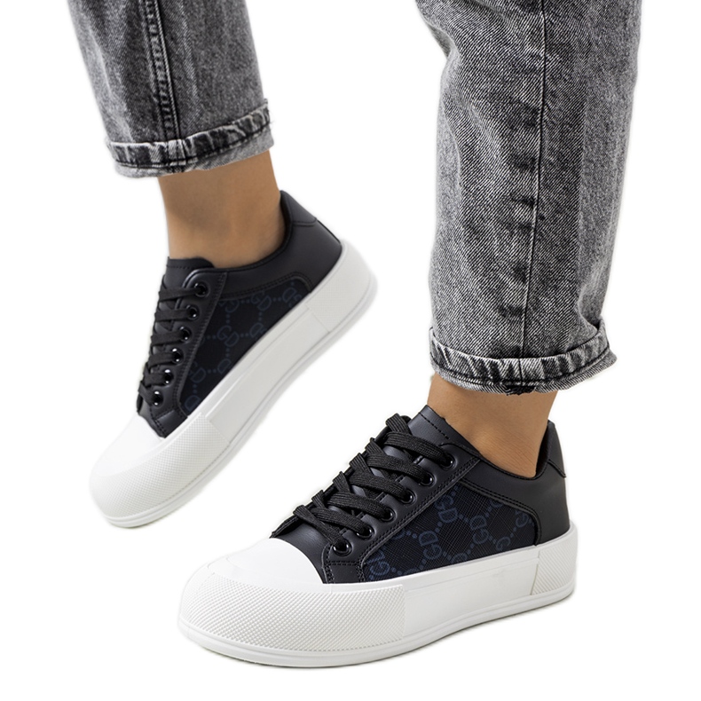 Fekete tornacipő a Birkett platformon