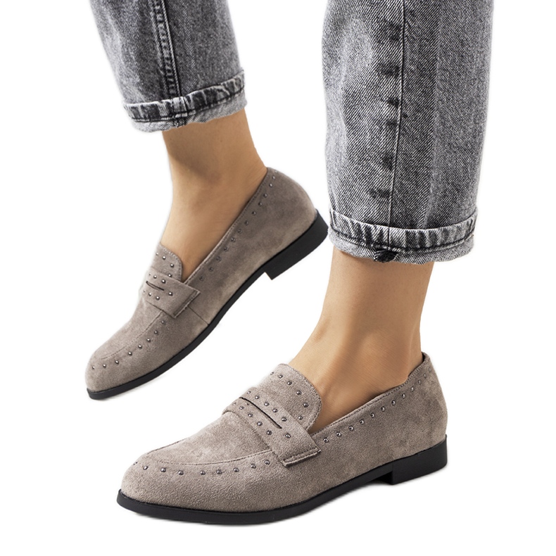 Szürke bőrcipő Ishana szegecsekkel