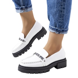 Fehér naplopók magas Louelle talpon