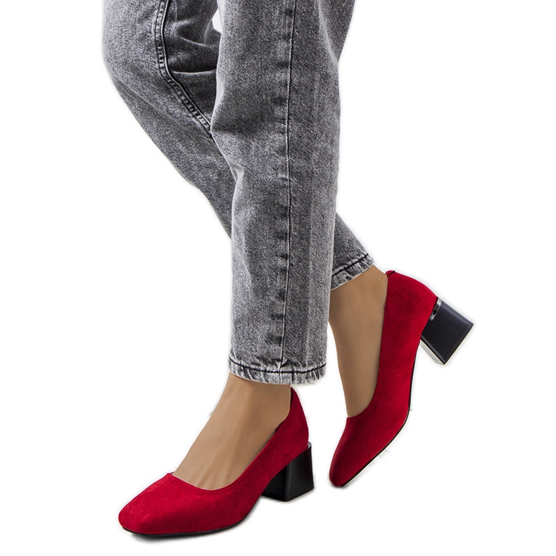 Piros pumpák a Bloor oszlopon