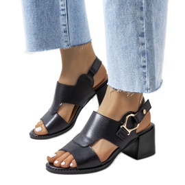 BM Fekete szandál a Lamia poszton