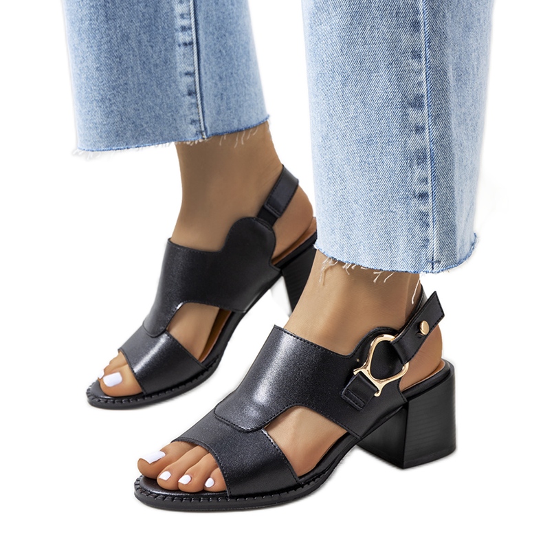 BM Fekete szandál a Lamia poszton