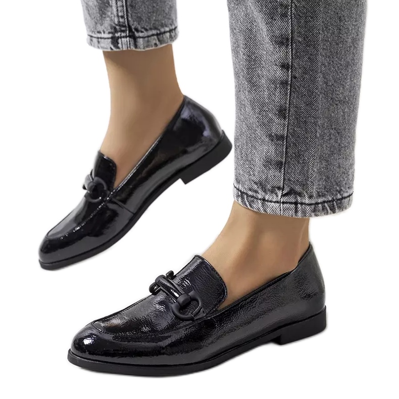 Fekete lakkozott bőr cipő a Liese márkától